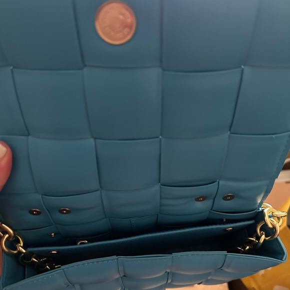 Like new. Teal blue, double gold chain. Inspired. - Picture 7 of 10